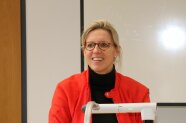 Eva-Maria Haas stellt mit Hilfe einer Power Point Präsentation der Verein "Unsere Bayerischen Bauern" vor.