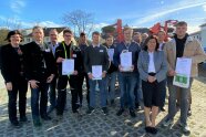 Gruppenbild mit den Teilnehmer aus dem Landkreis Straubing-Bogen und ihren Gratulanten.